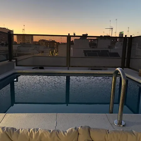 Atico Triana Con Piscina Privada Lägenhet *