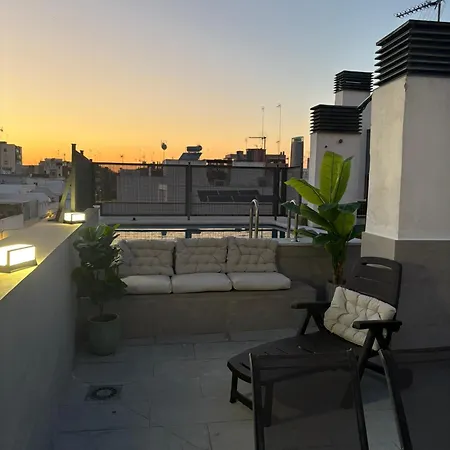 Atico Triana Con Piscina Privada
